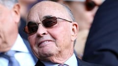 El desconocido dueño del Tottenham que vive en un barco y es el mejor amigo de Tiger Woods