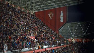 16-04-25. IMAGEN DE LA TRIBUNA ESTE DEL ESTADIO EL MOLINÓN-QUINI.