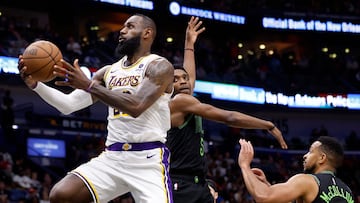 NEW ORLEANS, LOUISIANA - APRIL 14: LeBron James #23 of the Los Angeles Lakers goes up for a shot ahead of Herbert Jones #5 and CJ McCollum #3 of the New Orleans Pelicans at Smoothie King Center on April 14, 2024 in New Orleans, Louisiana. NOTE TO USER: User expressly acknowledges and agrees that, by downloading and or using this photograph, User is consenting to the terms and conditions of the Getty Images License Agreement.   Tyler Kaufman/Getty Images/AFP (Photo by Tyler Kaufman / GETTY IMAGES NORTH AMERICA / Getty Images via AFP)