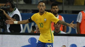 Neymar celebra un gol. 