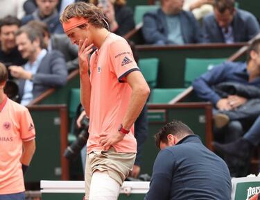 Thiem crushes limping Zverev to reach semi-finals