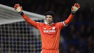 El Chelsea inscribe a Cech... ¡Un año después de retirarse!