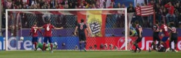 Gol 1-0 de Saúl 