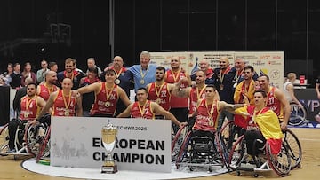 La Selección española masculina de baloncesto en silla de ruedas, campeona de Europa.