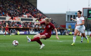 Ellen White en acción momentos antes de que Mead anotara el 1-0.