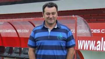 <b>DESAFÍO. </b>Pouso posa junto a su banquillo en Anduva.