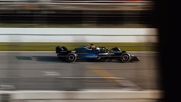 Carlos Sainz, con el Williams FW45 en un test en Barcelona.