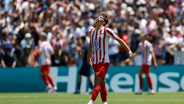Robin Le Normand se lamenta después de la derrota del Atlético contra el PSG