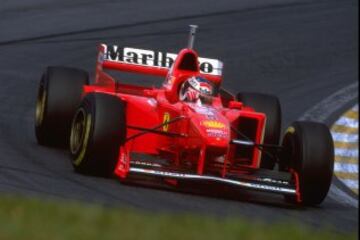 Desde la década de los 90 hasta hoy los coches Ferrari han cambiado muy poco. El rojo se ha convertido en la seña de identidad por excelencia de la escudería. En imagen, Michael Schumacher durante el GP de Brasil.