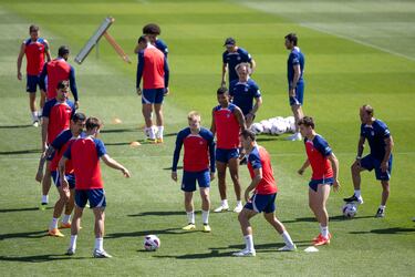 El Atleti se entrena sin Gimnez