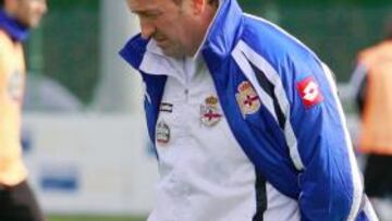 <b>REFLEXIVO. </b>Lotina analizó ayer todos los frentes de la crisis del equipo y anunció sus soluciones.