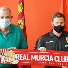 Molina da el mando a Mario Simón