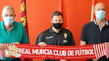 Molina da el mando a Mario Simón