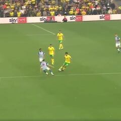 ¡Otra vez fue clave! Marcelino inició un gol de Norwich con esta gran jugada