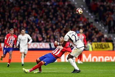 El derbi deja incendios