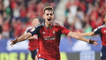 Aimar celebrando su gol.