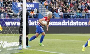 Sonia Bermúdez puso el empate 1-1 desde el punto de penalti. Priscila celebra el gol.