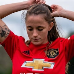 Ona Batlle pone acento español al derbi de Manchester