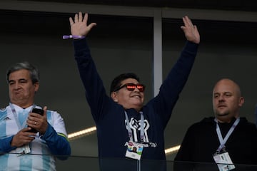 Diego Armando Maradona presente en la grada. 