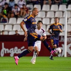 La Ponferradina saca petróleo en el Belmonte