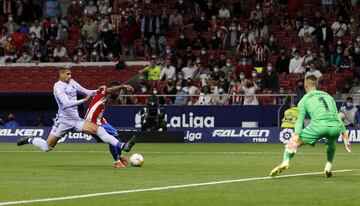 1-0. Thomas Lemar marca el primer gol.