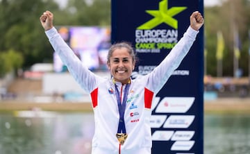 María Corbera en el podio de Múnich celebrando uno de los oros.