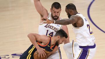 LOS ANGELES, CALIFORNIA - FEBRUARY 28: Stephen Curry #30 of the Golden State Warriors reacts as he is trapped by Marc Gasol #14 and LeBron James #23 of the Los Angeles Lakers during the first quarter at Staples Center on February 28, 2021 in Los Angeles, California.   Harry How/Getty Images/AFP NOTE TO USER: User expressly acknowledges and agrees that, by downloading and/or using this Photograph, user is consenting to the terms and conditions of the Getty Images License Agreement. Mandatory Copyright Notice: Copyright 2021 NBAE.
 == FOR NEWSPAPERS, INTERNET, TELCOS &amp; TELEVISION USE ONLY ==