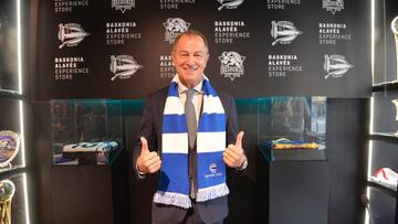 Gianni de Biasi, presentado con el Deportivo Alav&eacute;s.