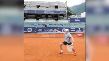 Hace un saque sin precedentes en el tenis y levanta un debate en Twitter sobre su legalidad