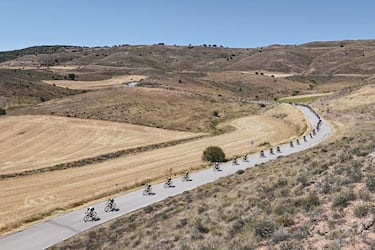 La Vuelta llena por un d¨ªa la Espa?a vaciada