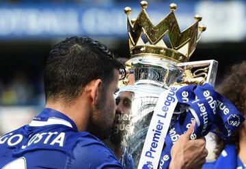 Costa kisses the Premier League trophy following Chelsea's final-day match against Sunderland at Stamford Bridge.