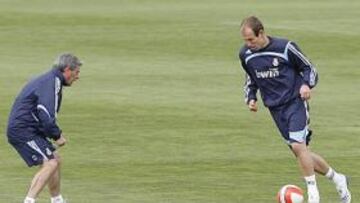 <b>CASI A PUNTO.</b> Arjen Robben está a punto de regresar al trabajo con el grupo.