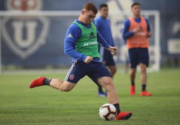 Nicolás Clavería en uno de los entrenamientos con el primer equipo de Universidad de Chile en 2019.