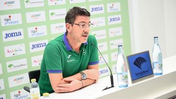 Fotis Katsikaris, durante la rueda de prensa previa al duelo en Bilbao.
