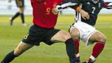 <B>EL MEJOR.</B> Fernando Torres fue decisivo para la victoria de España.