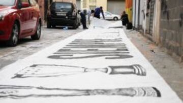 PANCARTA PREPARADA. Los miembros de la Curva Nord han estado trabajando en ella en Navidad.