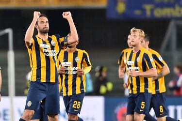 Higuain reaches 33 goals, Toni says ta-ta with a ‘Panenka’