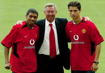 Kleberson y Cristiano Ronaldo en la presentación como nuevos jugadores del Manchester United.