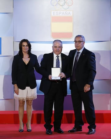 La nadadora Mireia Belmonte, el piragüista Saul Craviotto y la karateca Sandra Sánchez, entre otros muchos deportistas españoles, han sido premiados en la gala anual organizada por el Comité Olímpico Español, que reconoce los éxitos más notables de esta temporada.