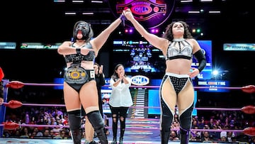Zeuxis le levanta la mano a Persephone en la función del CMLL.
