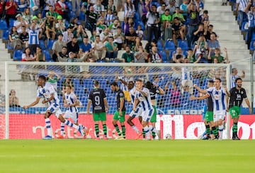 Los jugadores del Leganés celebran el 1-0 de Germán en propia puerta. 
