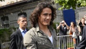 Cavani lleg&oacute; ayer a Par&iacute;s.