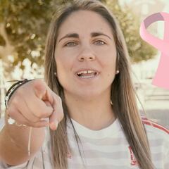 El fútbol femenino 'da la cara contra el cáncer de mama'