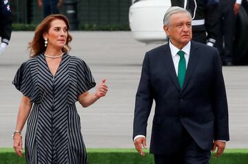 Desfile por la Independencia rinde homenaje a héroes de la salud