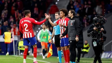 Giménez, en el momento en el que fue cambiado por Witsel en el Atlético-Valencia.