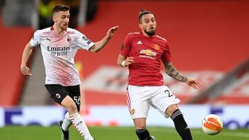 MANCHESTER, ENGLAND - MARCH 11: Alex Telles of Manchester United passes the ball under pressure from Alexis Saelemaekers of A.C. Milan during the UEFA Europa League Round of 16 First Leg match between Manchester United and A.C. Milan at Old Trafford on Ma