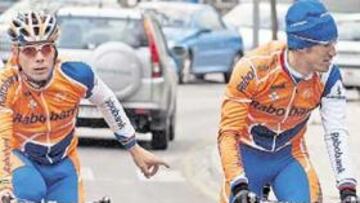 <b>A PUNTO. </b>Óscar Freire, ayer, rodando por las calles de Palma en vísperas de la Challenge.