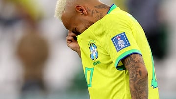 El delantero brasileño del Paris Saint-Germain, Neymar Júnior, no pudo contener las lágrimas tras la eliminación de la selección brasileña del Mundial de Catar 2022 al caer frente a Croacia en la tanda de penaltis.