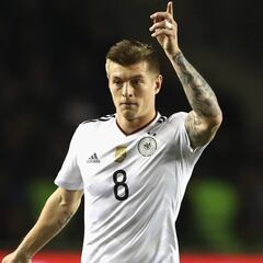 Mensaje de Kroos a Neuer tras su operación: 'Tómate tu tiempo'
