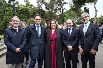 Joseph Oughourlian, Presidente de PRISA, junto a la alcaldesa de Barcelona, Ada Colau y Carlos Núñez, presidente ejecutivo de PRISA Media; Jaume Serra, delegado de PRISA Media en Cataluña.